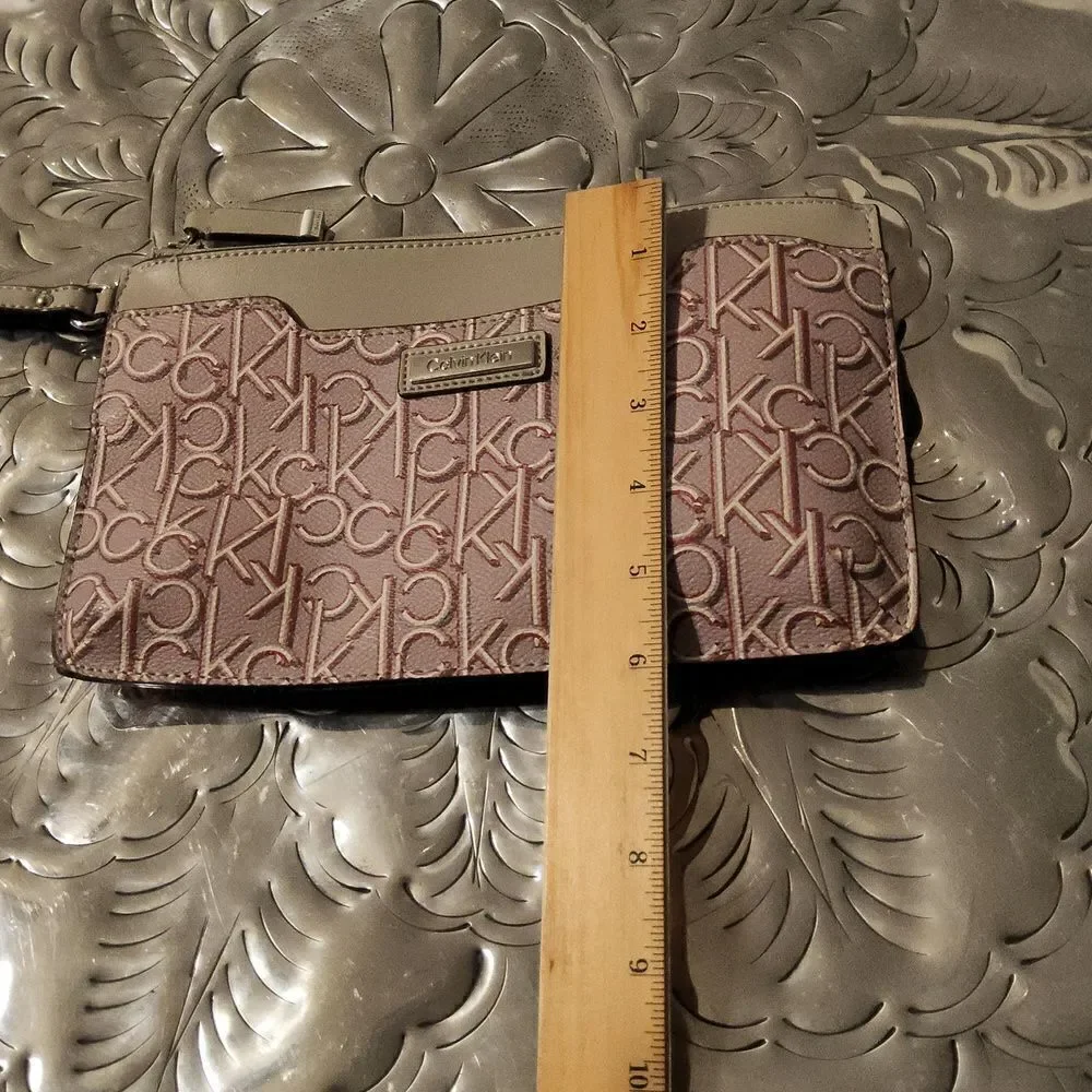 NWT CALVIN KLEIN WRISTLET,perfect for summer,  and authentic